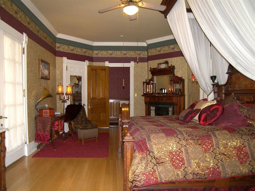 Alexander Mansion Bed & Breakfast Winona Bagian luar foto
