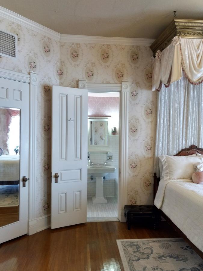 Alexander Mansion Bed & Breakfast Winona Bagian luar foto
