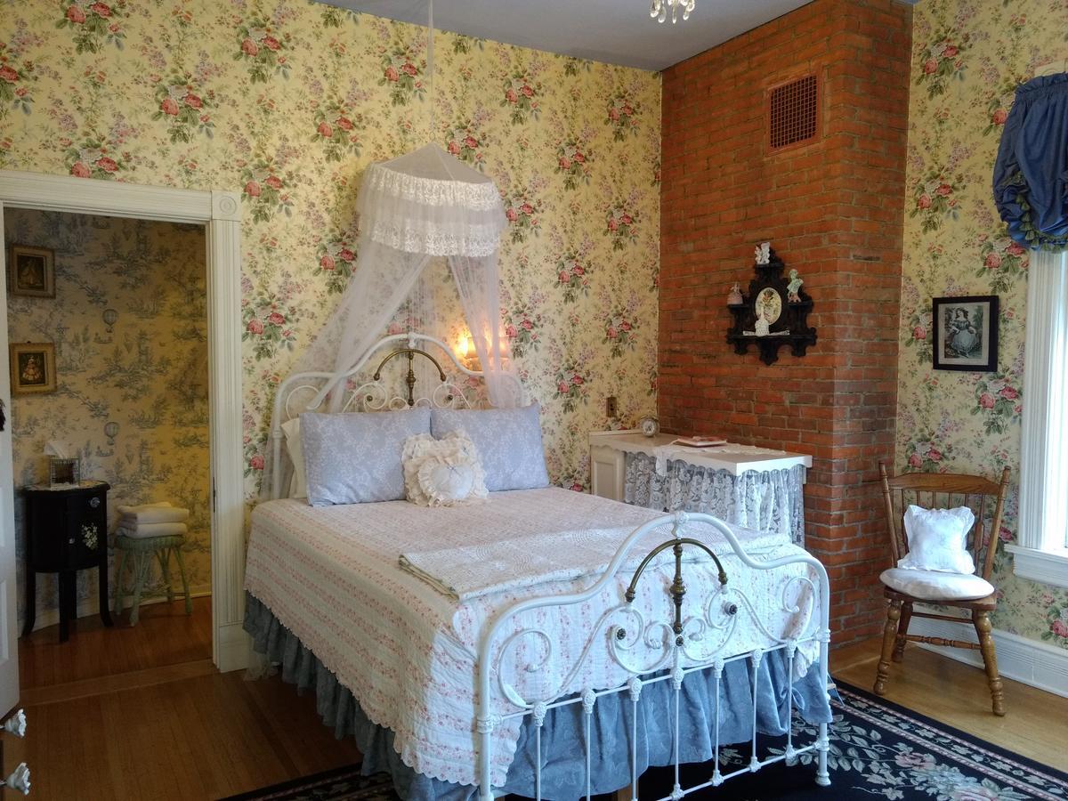 Alexander Mansion Bed & Breakfast Winona Bagian luar foto