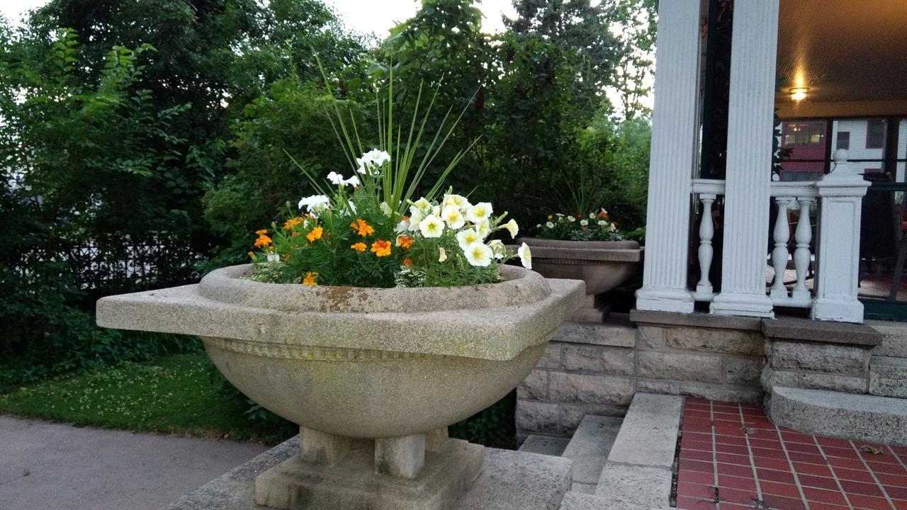 Alexander Mansion Bed & Breakfast Winona Bagian luar foto