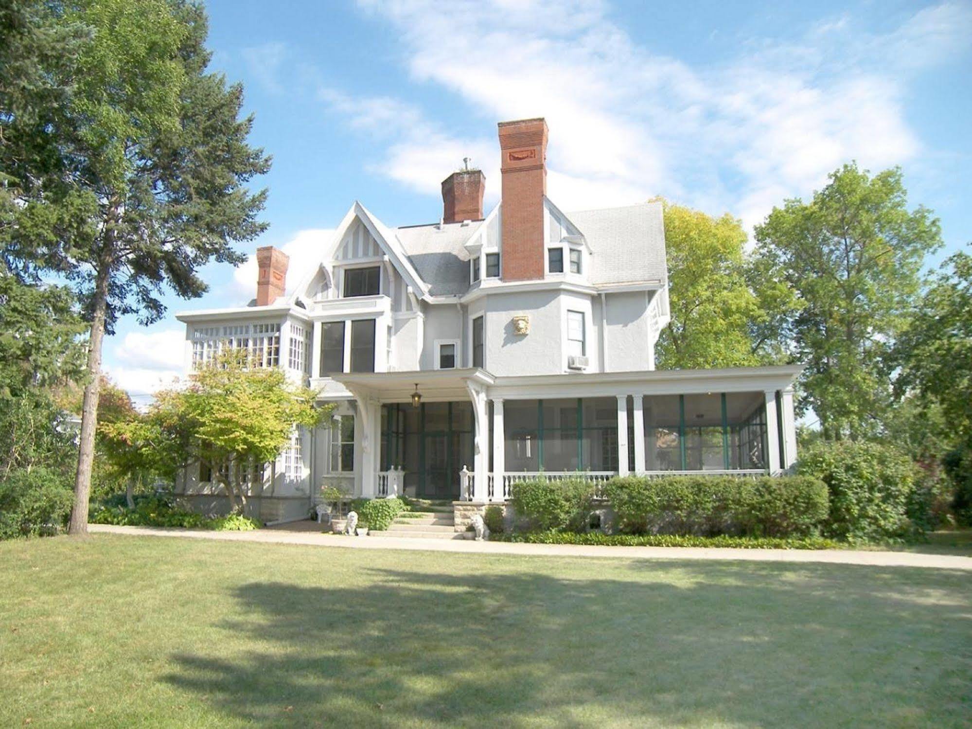 Alexander Mansion Bed & Breakfast Winona Bagian luar foto