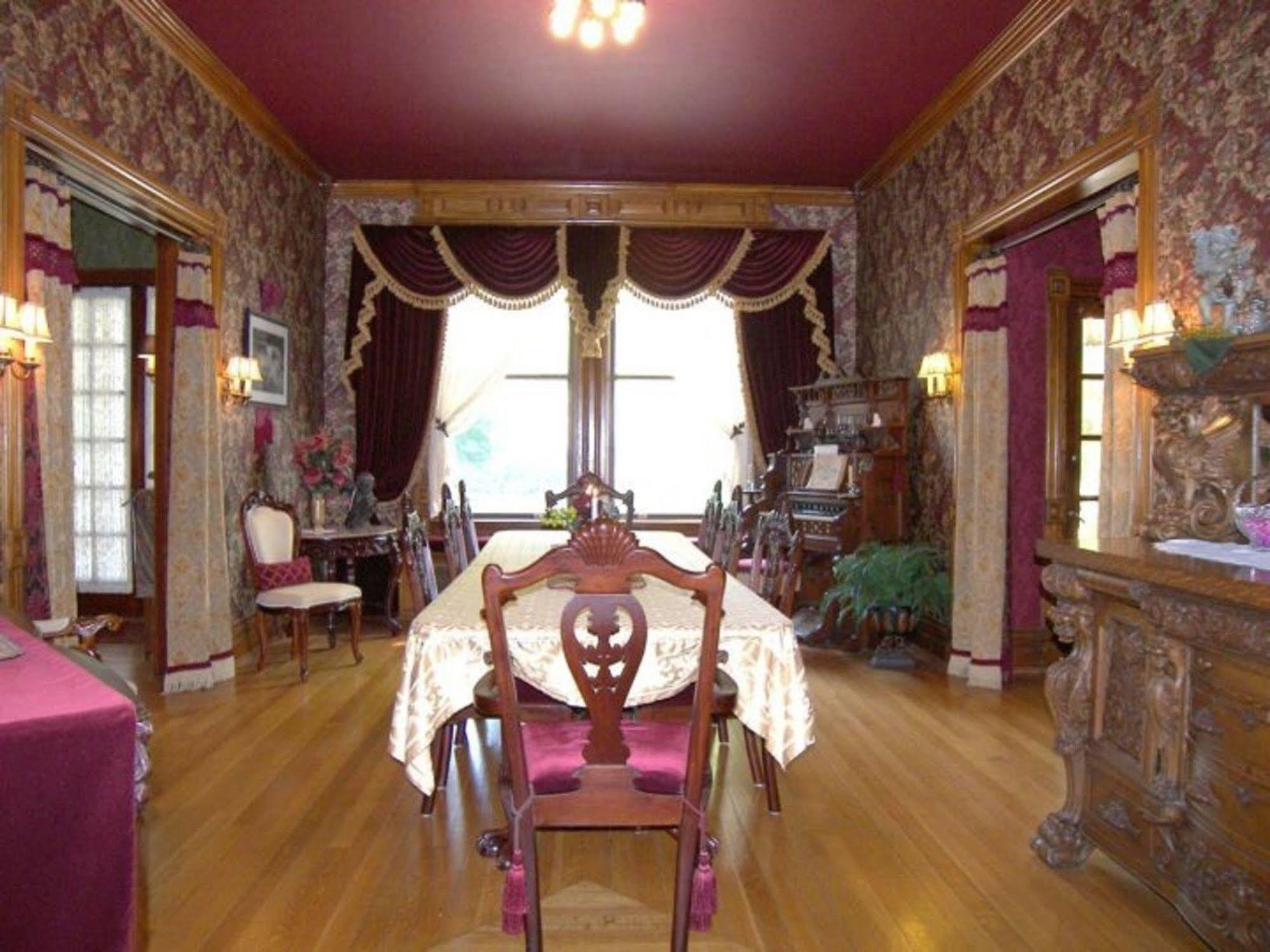 Alexander Mansion Bed & Breakfast Winona Bagian luar foto