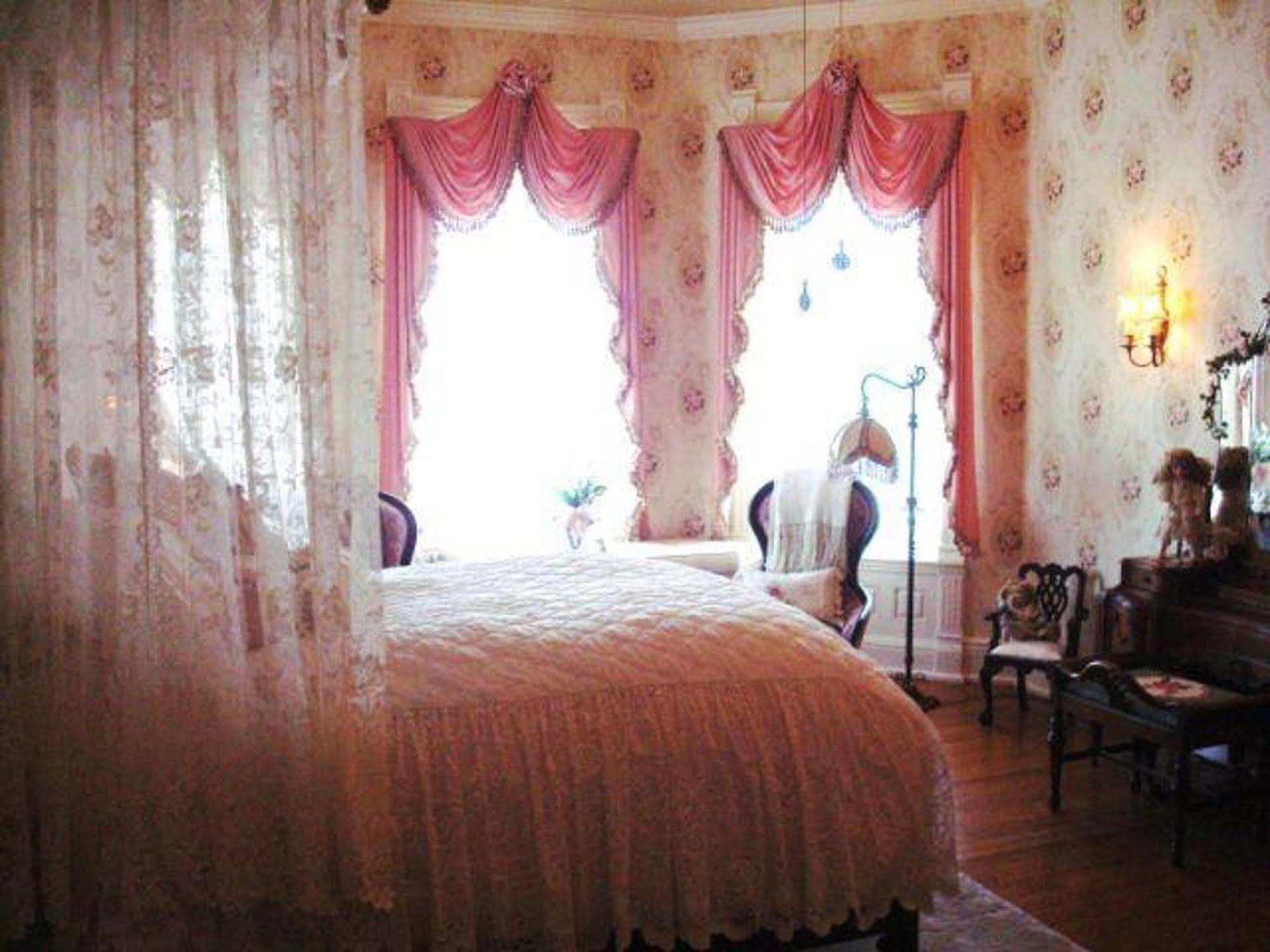 Alexander Mansion Bed & Breakfast Winona Bagian luar foto