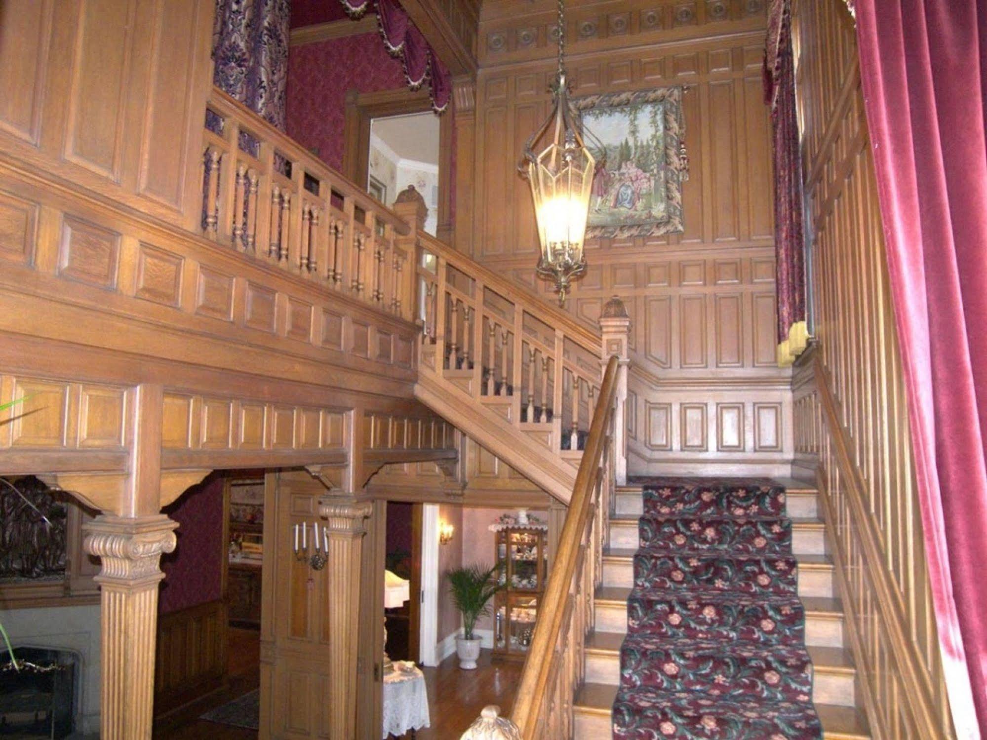 Alexander Mansion Bed & Breakfast Winona Bagian luar foto