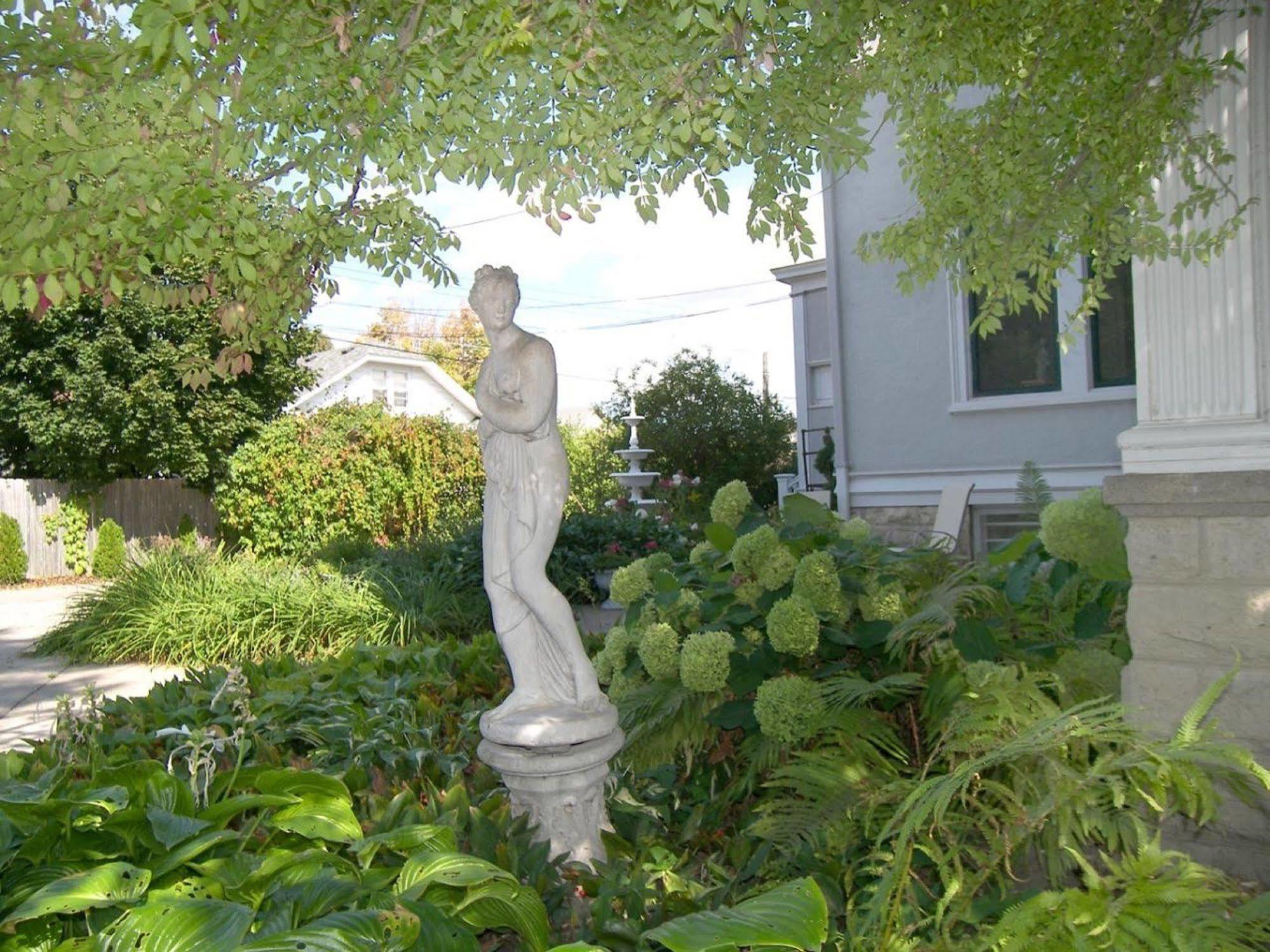 Alexander Mansion Bed & Breakfast Winona Bagian luar foto
