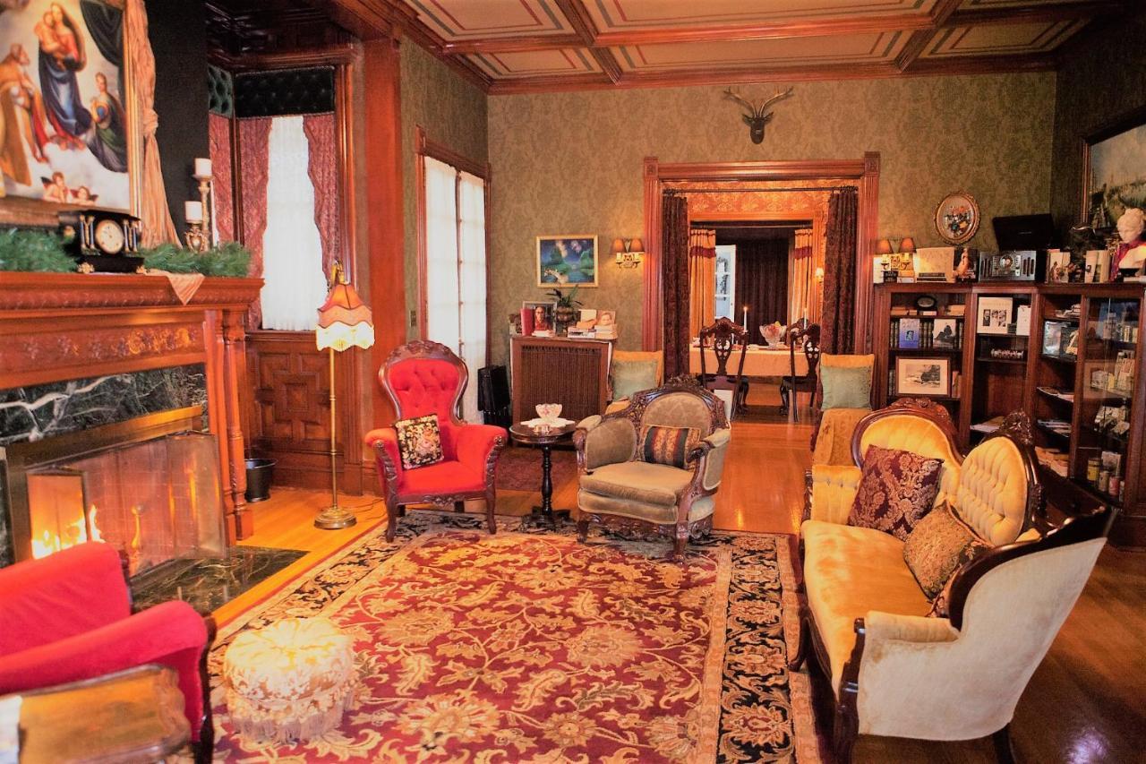 Alexander Mansion Bed & Breakfast Winona Bagian luar foto