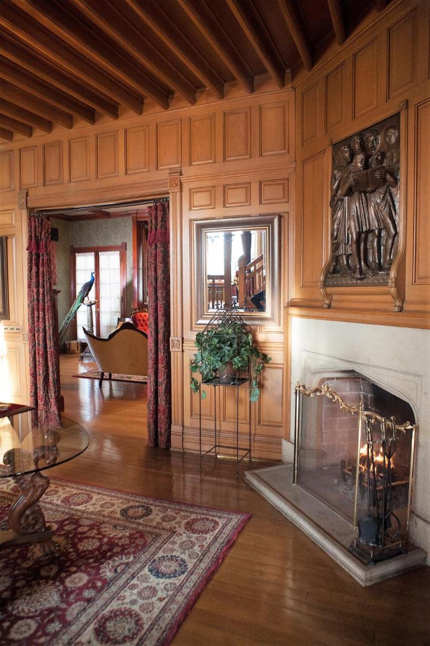 Alexander Mansion Bed & Breakfast Winona Bagian luar foto